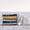 Torchons pois or (50 x 80 cm) en coton lavé pour une meilleure absorption dès le premier usage et offrant les mêmes dimensions que ceux de nos grands-mères. Lavables en machine à 40 °. Création La Cerise Sur Le Gâteau.