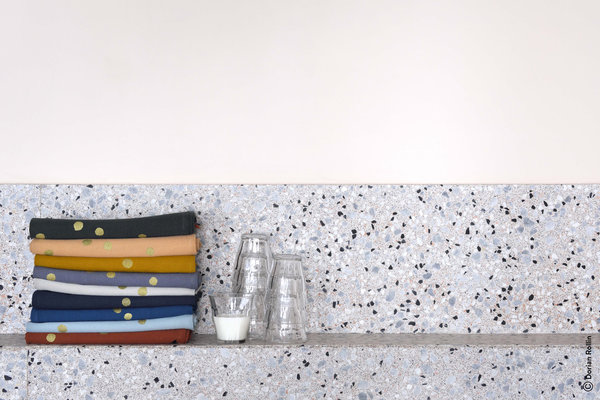 Torchons pois or (50 x 80 cm) en coton lavé pour une meilleure absorption dès le premier usage et offrant les mêmes dimensions que ceux de nos grands-mères. Lavables en machine à 40 °. Création La Cerise Sur Le Gâteau.