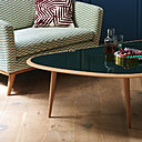 A partir d’une table basse inspirée des année 50, Red Edition a construit pas à pas une collection de mobilier et d’accessoires à la fois classique et dans l’air du temps.