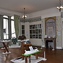 L’exposition « Hector Guimard, précurseur du design » est organisée dans l’Hôtel Mezzara, hôtel particulier construit en 1910-11 pour l’industriel du textile et créateur de dentelles Paul Mezzara, admirablement conservé.