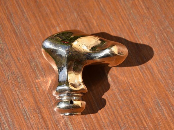 Copie d’un bouton de porte. Modèle réédité par Le Cercle Guimard.