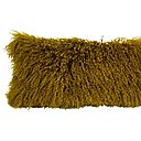 Coussin en chèvre du Tibet, coloris ocre. Existe en 25 x 50 cm, 40 x 60 cm, 50 x 50 cm et 50 x 70 cm et 10 couleurs. Cette peau est aussi déclinée en pouf et plaid doublé et non doublé. Création Maison de Vacances.