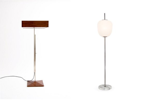 A gauche, amour du bois propre à son créateur pour le lampadaire AR1 en inox, bois et plexiglas, avec piètement à facettes façon pointe de diamant, jamais encore édité à ce jour. Création Dirk van Rol et Janine Abraham, en 1969, éditée par Disderot en 2017. A droite, lampadaire J14, déclinaison de la lampe J13, d’esprit japonisant, avec socle en marbre, métal et opaline, créé en 1959 par Joseph-André Motte et réédité par Disderot en 2017.