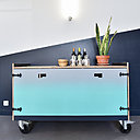 La double desserte du midi se métamorphose en bar annexe ou tireuse lors de forte affluence dans la salle de concert.