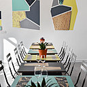 Le restaurant offre 30 couverts, sous sa verrière et ses 6 mètres de hauteur, avec un volume en pleine lumière.