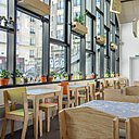 Côté rail, le restaurant.