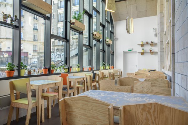 Côté rail, le restaurant.