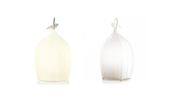 La lampe Smoon cage Nomad a lancé la marque Beau&Bien, version porcelaine de Limoges et version polypropylène pour l’extérieur.