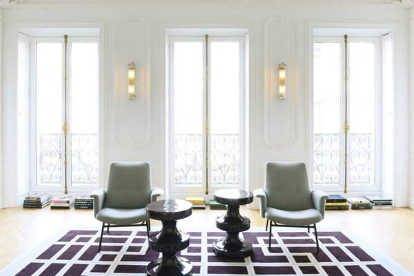 Effet bijou pour les appliques Musset grand modèle. Flasque et collier en Inox et corps en verre borosilicaté (H : 52 cm). Création Sammode, 660 €, l’une.