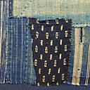 L'indigo est toujours présent, dans différentes tonalités du bleu au noir du délavé au soutenu.