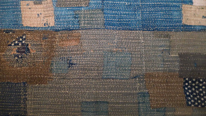 Un reprisage fin et serré permet de réutiliser les toiles élimées.