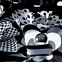 Collection Graphic qui décline les motifs bicolores géométriques, pois, damier, rayures.