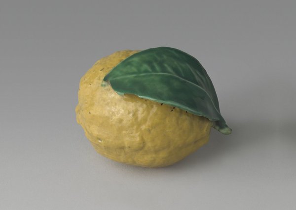 Citron en ronde de bosse Italie XVIe siècle, faïence Sèvres MNC 5311.