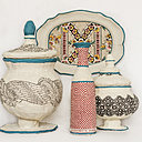 Objets en papier mâché recouverts de motifs de papiers-peints. Création « A Paris, chez Antoinette Poisson ».