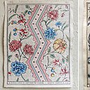 Pour ses décors au pochoir, la dominoterie n’utilise que des encres acryliques qui offrent une bonne tenue à l’eau et à la lumière, tout en donnant l’aspect transparent de la détrempe. Et le rendu de l’impression offre l’aspect des planches en bois d’autrefois.