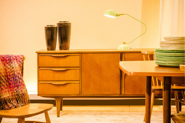 La Maison Bineau propose des meubles chinés dans le monde entier, des pièces vintage uniques, enfilades, chaises, commodes, meubles hauts, meubles TV, bureaux…