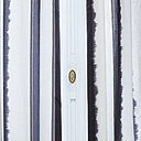 Rideaux Panarea avec tissu en satin de coton, 3 coloris disponibles (bleu céladon ou rose poudré), 47,90 €, le mètre en 140 cm de large. En version prêt-à-poser, 1,15 x 2,90 m, 159 €, la paire.