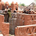Le Ndomo et son nouveau bloc servant d’espace de recyclage des déchets solides et liquides de l’atelier de teinture végétale. Réalisation de la commune de Pelengaga, Ségou, Mali. Catégorie Lauréats, L’eau et l’urgence, XIème Prix Européen d’Architecture Philippe Rotthier 2017.