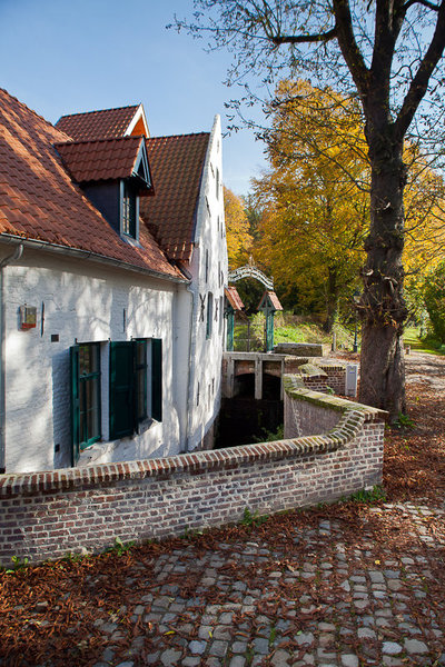 La restauration du Moulin à eau du Nekkersgat à Bruxelles conserve le témoignage du passé rural de la ville de Bruxelles et de la plaine alluviale du Geleystbeek à Uccle. Réalisation Francis Metzger pour Ma2 Architecture, Belgique. Catégorie Nominés pour le XIème Prix Européen d’Architecture Philippe Rotthier 2017.