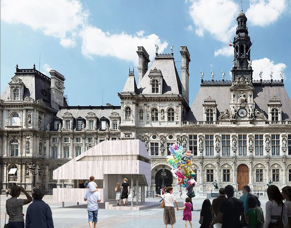 Devant l’Hôtel-de-Ville de Paris et en relation avec une architecture historique, Le Château ambulant impose sa forme sculpturale.