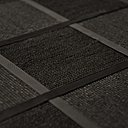 Inspiré par le travail du peintre Pierre Soulages, un décor de corde noir avec galon dessinant un effet de décor cloisonné. Collection Marqueté.