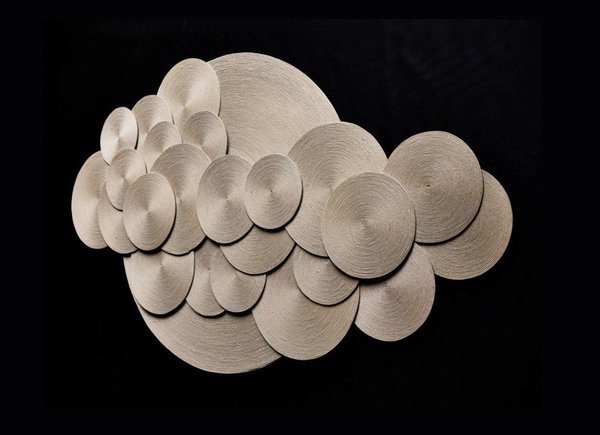 Collection Nuage, composition murale Eternité (90 x140 cm) composée de pastilles tressées.