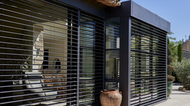 L’extension prolonge ainsi la cuisine-salle à manger sur 4,5 m de profondeur.