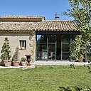 Pour permettre aux occupants de profiter de l’espace supplémentaire en toute saison, l’aluminier agréé Technal Granon a mis en œuvre des profilés à rupture de pont thermique et des remplissages verriers de toiture de 32 mm d’épaisseur.