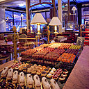 Vue plongeante sur les pâtisseries Carette.