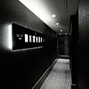 A chaque étage, vous retrouverez des publicités parfum amusantes dans les couloirs.