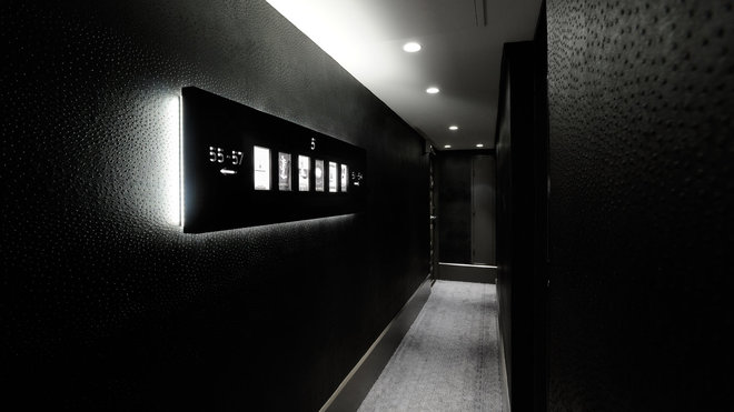 A chaque étage, vous retrouverez des publicités parfum amusantes dans les couloirs.