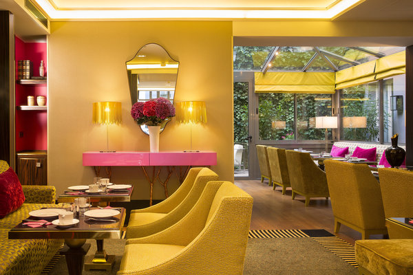 Le salon lumineux où l’on vient prendre son petit-dejeuner.