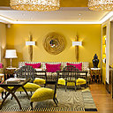 Sur le même ton, le lobby de l’Hôtel Baume, aux couleurs lumineuses et joyeuses.