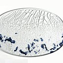 Plat en céramique avec effet de craquelures qui évoque une carte géographique. Example of landscape, Piet Stockmans, 2017.