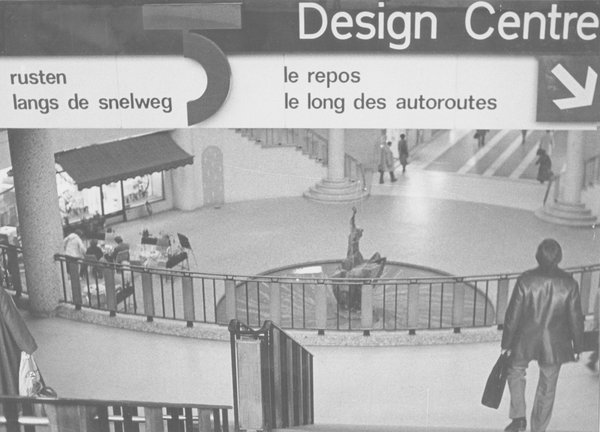 Créé en 1964, le Design Centre de Bruxelles était situé en plein centre de la ville, dans la galerie Ravenstein. Dans cet espace d’exposition de 800 m², flexible et modulaire 200 expositions ont été organisés pendant 25 ans jusqu’en 1987.
