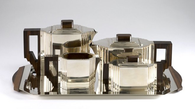 De style Art nouveau, service à thé et à café, création Delheid Frères dans les années 1930. De style Art nouveau, service à thé et à café, création Delheid Frères dans les années 1930.