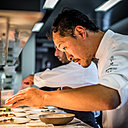 Le chef Sang-Hoon Degeimbre dans son restaurant gastronomique l’Air du temps.