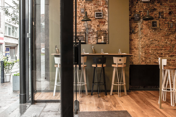 Dès l’entrée, on est happé par la simplicité, l’accueil chaleureux et l’ambiance authentique. Un restaurant parfait pour le déjeuner qui offre une expérience unique pour le dîner.