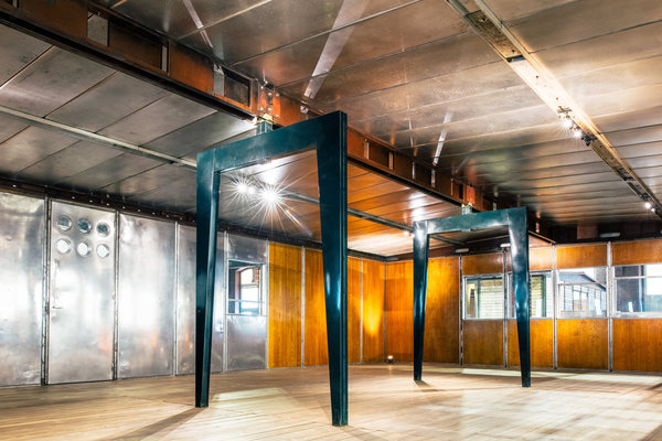 L’Ecole de Bouqueval, un des deux prototypes qui répond au concours lancé en 1949 par le ministère de l’Éducation nationale, pour « une école rurale industrialisable à une classe avec logement d’instituteur ».