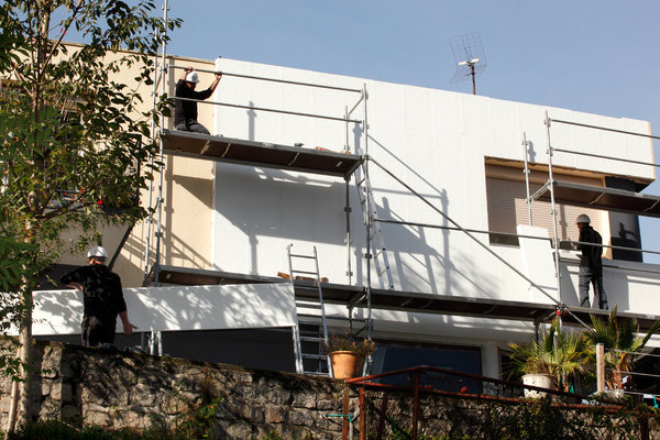 Chantier isolation d'une façade avec le système Uniso.