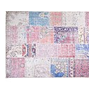 La vie en rose poudré, c’est l’une des tendances fortes de la collection d’accessoires. Tapis Multi color pastel, à partir de 229 €, Coco Maison.