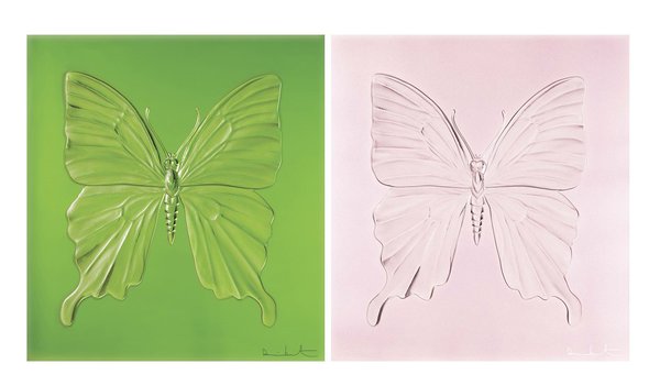 Panneaux Eternal Beauty, version green and pink, en cristal pressé à chaud et déclinés en multiples couleurs, captant la lumière et reproduisent l’effet du vitrail. 15 000 €, le panneau, 12 couleurs possibles, édition de 50 exemplaires. Création Damien Hirst pour Lalique.