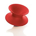 Pour chavirer à 360°, siège Spun en forme de toupie géante, en polyéthylène rotomoulé (H 77,8 cm x diamètre 90,1 cm), 420 €. Création Thomas Heatherwick pour Magis.