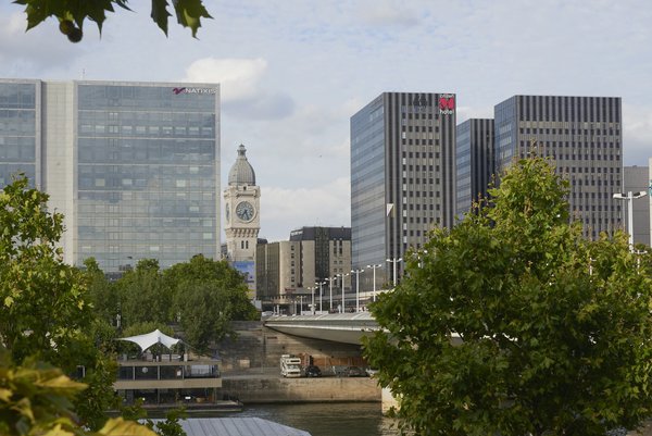 Près de la gare de Lyon, le nouvel hôtel du groupe citizenM est aménagé dans une tour datant des années 70.