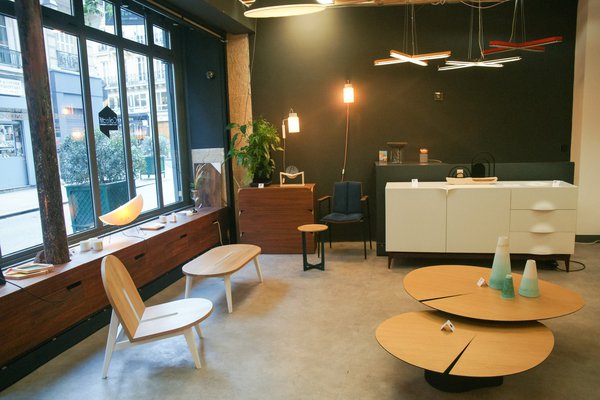 La boutique du Collectif Made in France en transparence est organisée comme une pièce à vivre, un salon où meubles et objets peuvent s’associer dans un esprit actuel.
