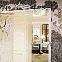 Les nuanciers de couleurs actuelles mettent en scène des mariages de tissus et de papiers-peints aux styles très variés.