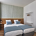 Etagère de rangement String® et papier-peint Ferm Living.