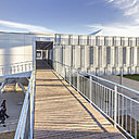 Passerelle de liaison entre le bâtiment d’accueil et le CDI.