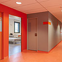 L’élargissement du couloir marque l’accès au groupe de 4 chambres.
