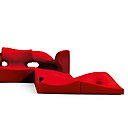 Lignes courbes et jeu volumétrique de pleins et de vides pour les éléments de Misfits, un concept  basé sur 2 modèles de poufs et 4 chauffeuses en mousse de polyuréthane avec structure interne en acier et pieds. Revêtement en drap de laine non déhoussable. A assembler pour former un espace libre. Création Ron Arad éditée par Moroso, depuis 2007.